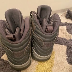 Jordan 8 Retro “cool greys”